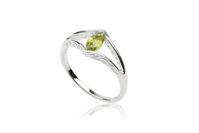 Prsteň so zeleným kameňom Peridot