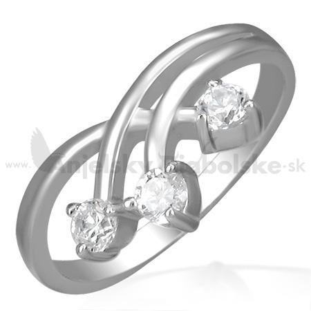 Elegantný oceľový prsteň so zirkónmi