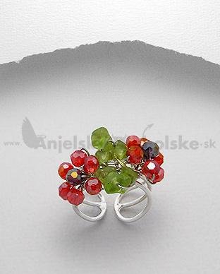 Prsteň-Peridot a červené kvety