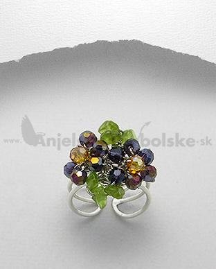 Prsteň-Peridot a fialové kvety