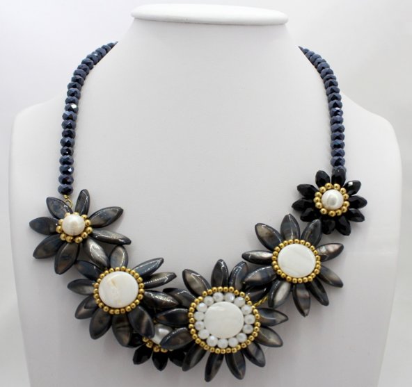 Elegantný náhrdelník - tmavomodré kvety