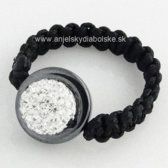 Shamballa prsteň lesklými čírymi kryštáliky