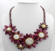 Elegantný náhrdelník - fialové kvety